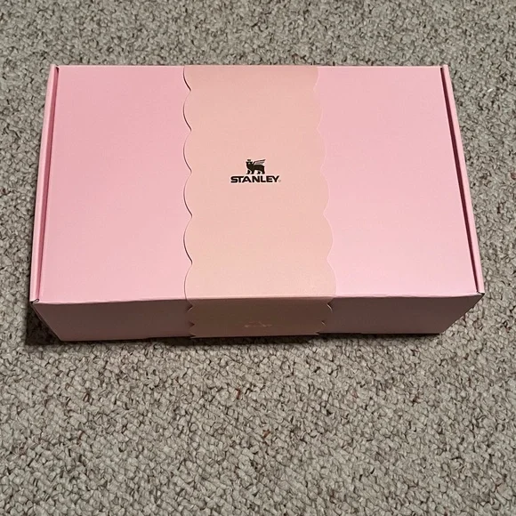 NWT The Valentine’s Day Quencher H2.0 Flowstate Tumbler - Picture 3 of 7